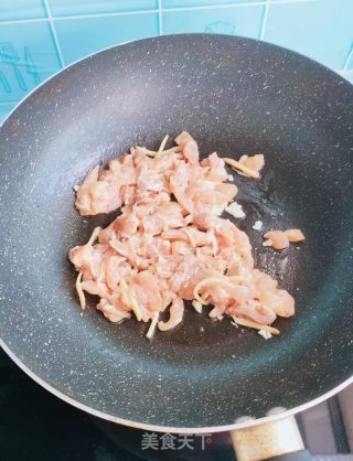 嫩姜炒鸡肉丝的做法步骤：10