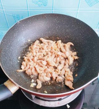 嫩姜炒鸡肉丝的做法步骤：11