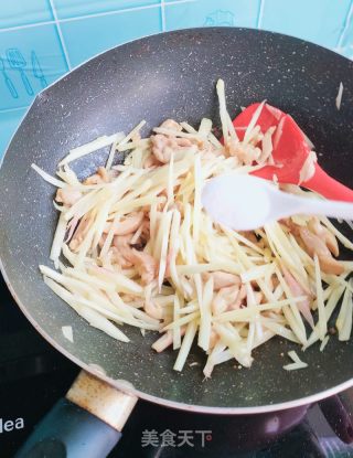嫩姜炒鸡肉丝的做法步骤：13