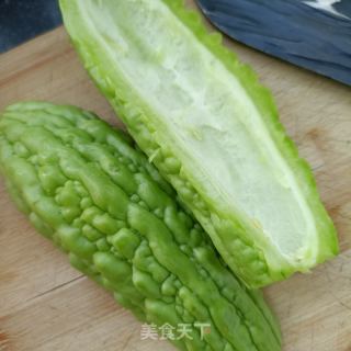 驴肉炒苦瓜的做法步骤：1