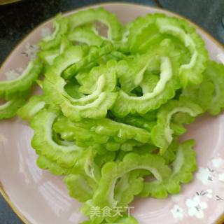 驴肉炒苦瓜的做法步骤：2