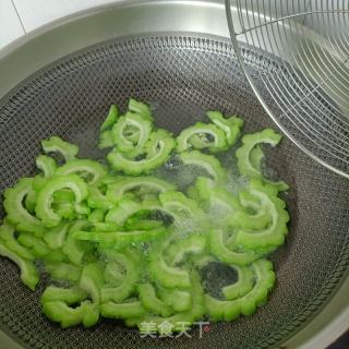 驴肉炒苦瓜的做法步骤：4