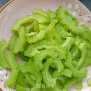 驴肉炒苦瓜的做法步骤：5