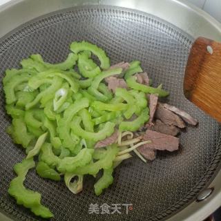 驴肉炒苦瓜的做法步骤：9