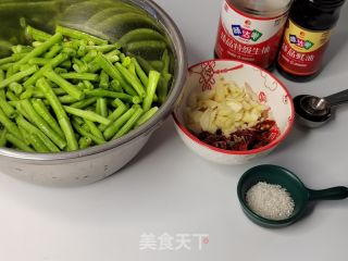 干煸豆角的做法步骤：2