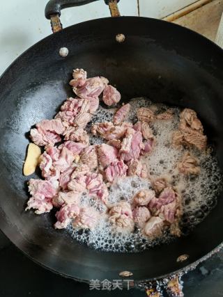 蔬菜烧牛肉的做法步骤：1
