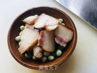 腊肉蒸豌豆的做法步骤：1