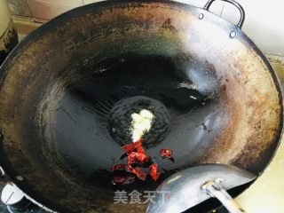 香芹炒牛肉的做法步骤：3