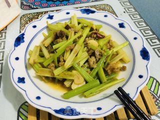 香芹炒牛肉的做法步骤：10