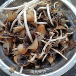 柳树菇蛋汤的做法步骤：2