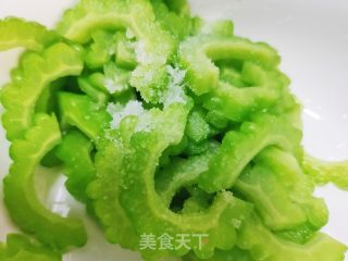 凉拌苦瓜的做法步骤：3