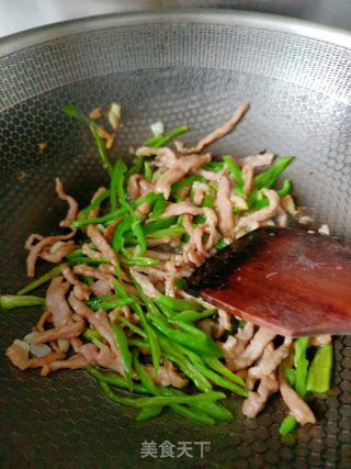 青椒肉丝面的做法步骤：8