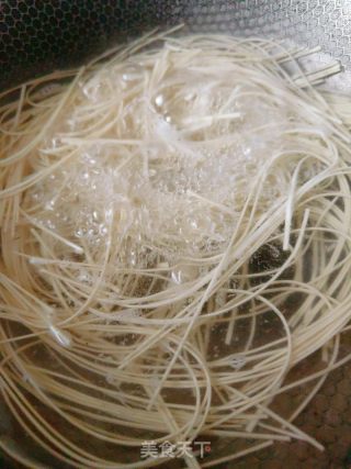 青椒肉丝面的做法步骤：12