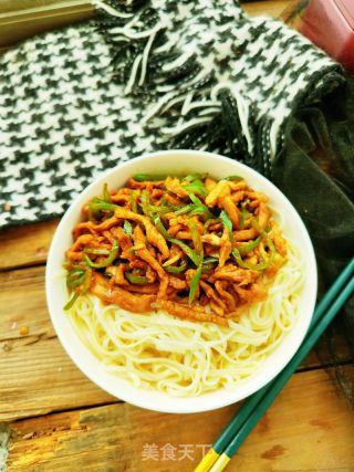 青椒肉丝面的做法步骤：16