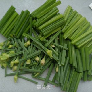 驴肉炒韭菜苔的做法步骤：1