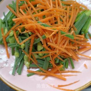 驴肉炒韭菜苔的做法步骤：2