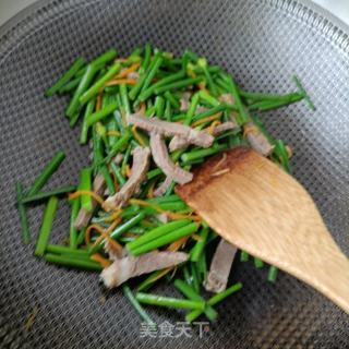 驴肉炒韭菜苔的做法步骤：8