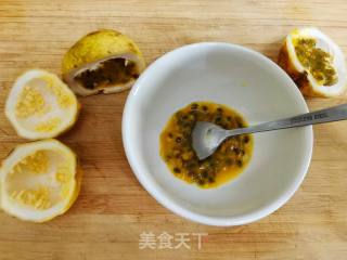 夏天南瓜不煮不蒸，凉拌一下酸甜开胃更好吃的做法步骤：2