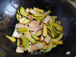 南瓜炒豆干的做法步骤：4