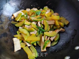 南瓜炒豆干的做法步骤：5