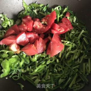 青椒炒韭薹的做法步骤：5
