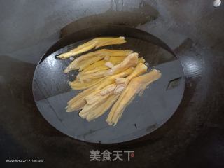 鸭脚田螺煲的做法步骤：5