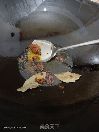 鸭脚田螺煲的做法步骤：8