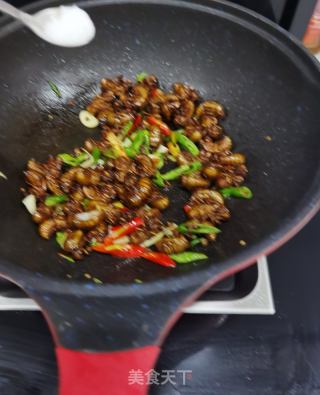 椒香爆炒知了的做法步骤：8