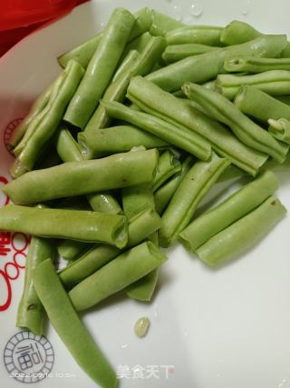 五花肉炒四季豆的做法步骤：1