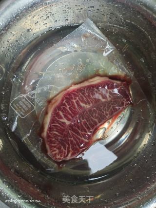 煎牛肉排的做法步骤：1
