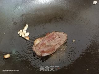 煎牛肉排的做法步骤：5
