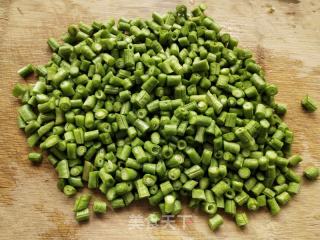 外婆菜炒长豆角的做法步骤：2
