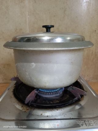 金银花绿豆水的做法步骤：3