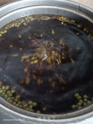 金银花绿豆水的做法步骤：6