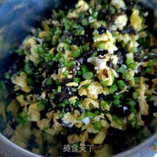 木耳鸡蛋韭苔盒子的做法步骤：14