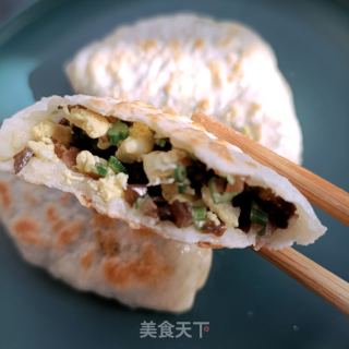 木耳鸡蛋韭苔盒子的做法步骤：17