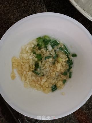 葱油鸡的做法步骤：1