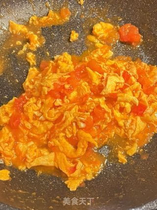 花费10????丨上班美味便当洋葱炒牛肉白灼娃娃菜西红柿炒蛋的做法步骤：3