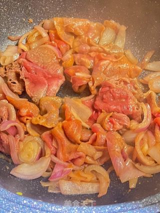 花费10????丨上班美味便当洋葱炒牛肉白灼娃娃菜西红柿炒蛋的做法步骤：7