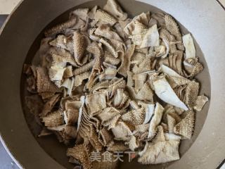 芹菜双椒毛肚的做法步骤：4