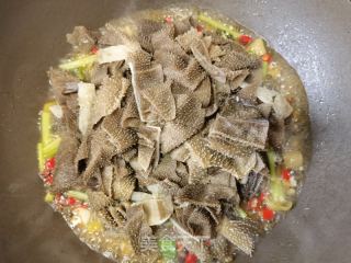 芹菜双椒毛肚的做法步骤：12