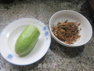 笋干菜炒西葫芦的做法步骤：1