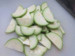 笋干菜炒西葫芦的做法步骤：2