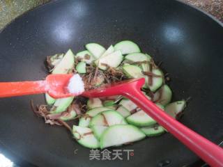 笋干菜炒西葫芦的做法步骤：6