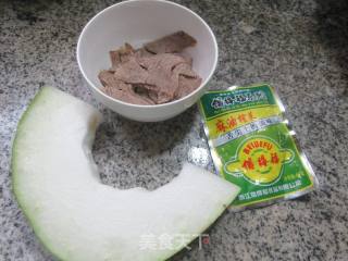 榨菜丝牛肉炒冬瓜的做法步骤：1