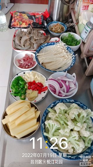 麻辣虾锅的做法步骤：1