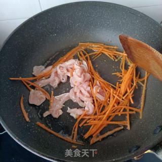 木耳肉丝炒韭苔的做法步骤：4