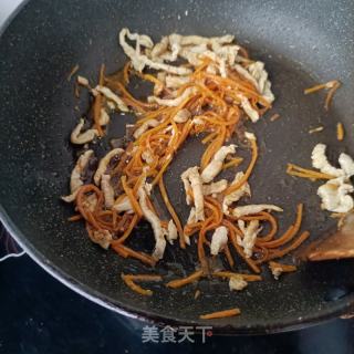 木耳肉丝炒韭苔的做法步骤：7