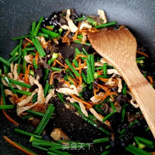 木耳肉丝炒韭苔的做法步骤：9