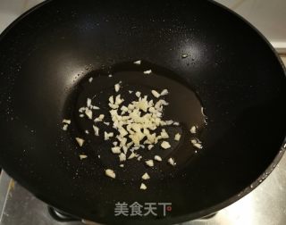 蒜香海带的做法步骤：2